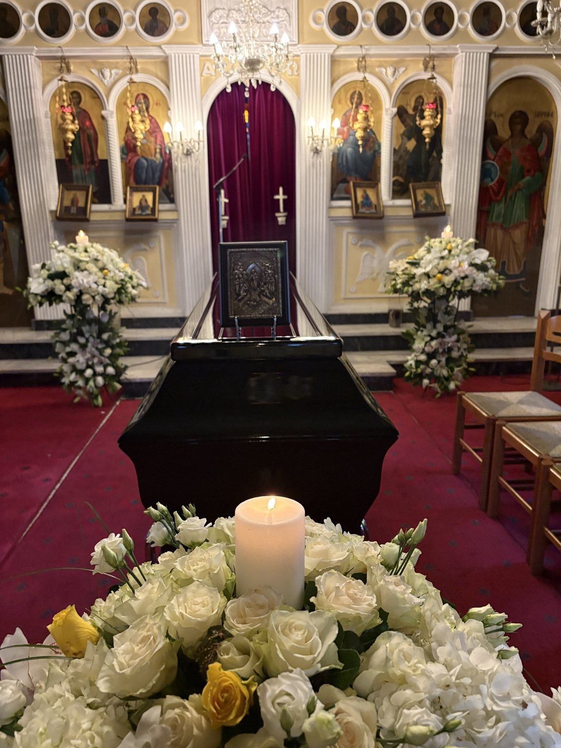 Κεντρική σύνθεση λουλουδιών σε τελετή